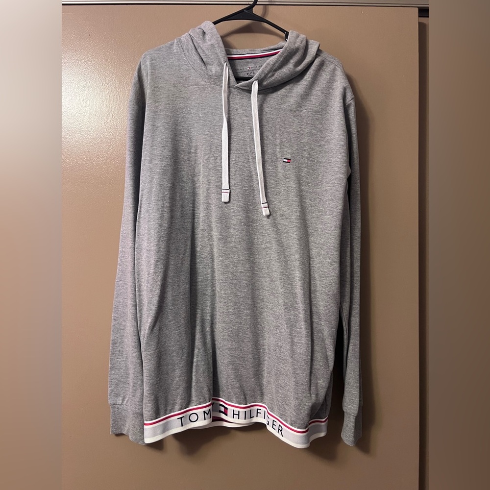 🛍️ Tommy Hilfiger sweatshirt